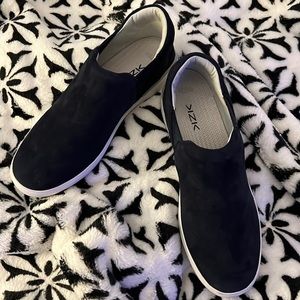 Kizik Nubuck Navy Suede Sneakers
